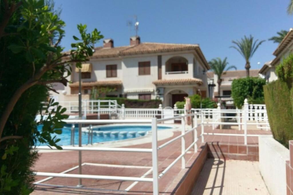 Апартаменты La Casa De La Palmera Торевьиа Экстерьер фото
